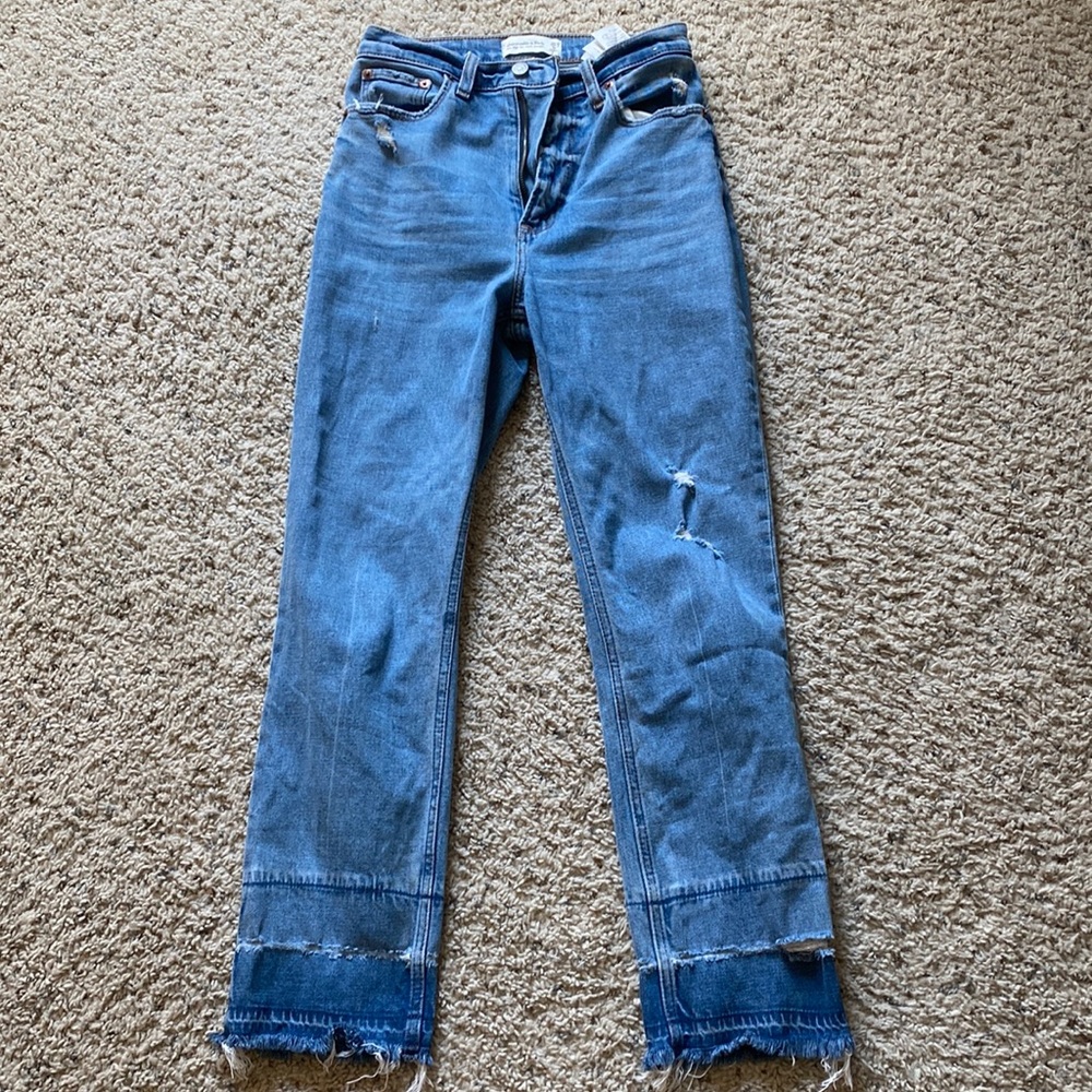 NWOT A&F Ultra High Rise Ankle Straight Jeans Size 0/25R